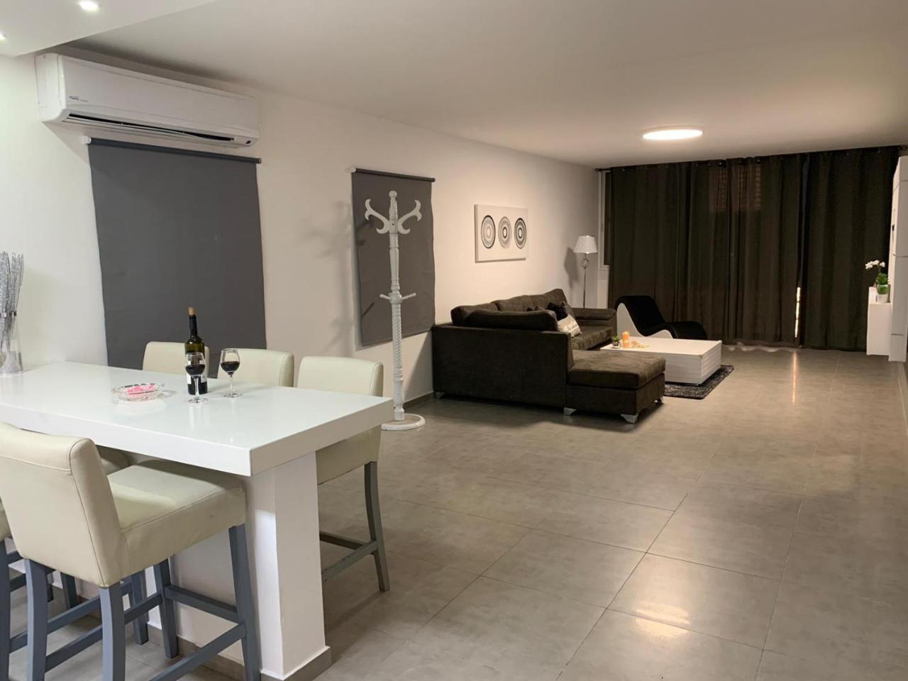 Spat Apartments Bat Yam Exteriör bild