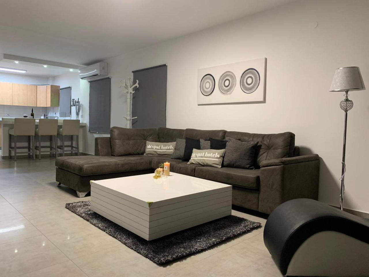 Spat Apartments Bat Yam Exteriör bild
