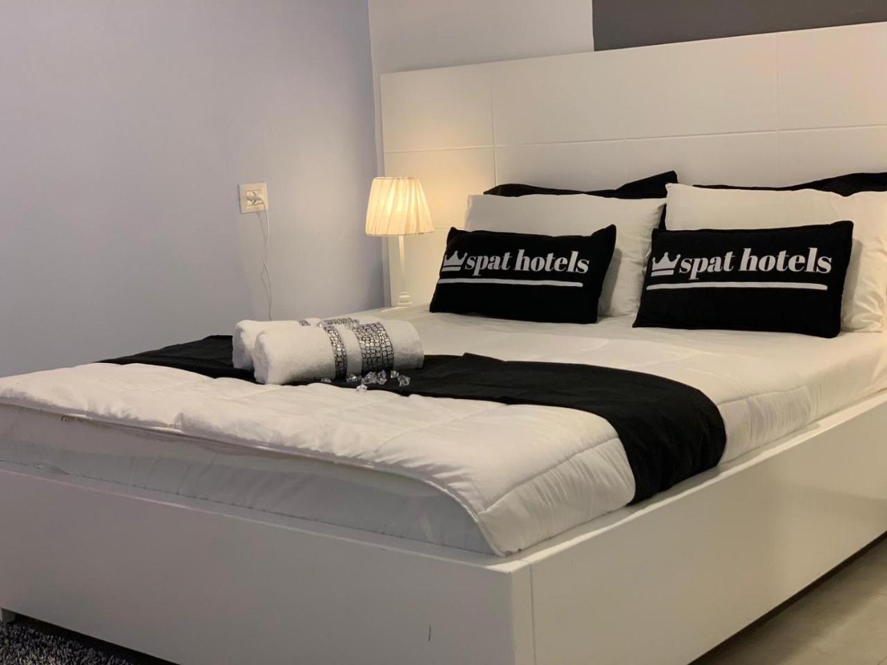 Spat Apartments Bat Yam Exteriör bild